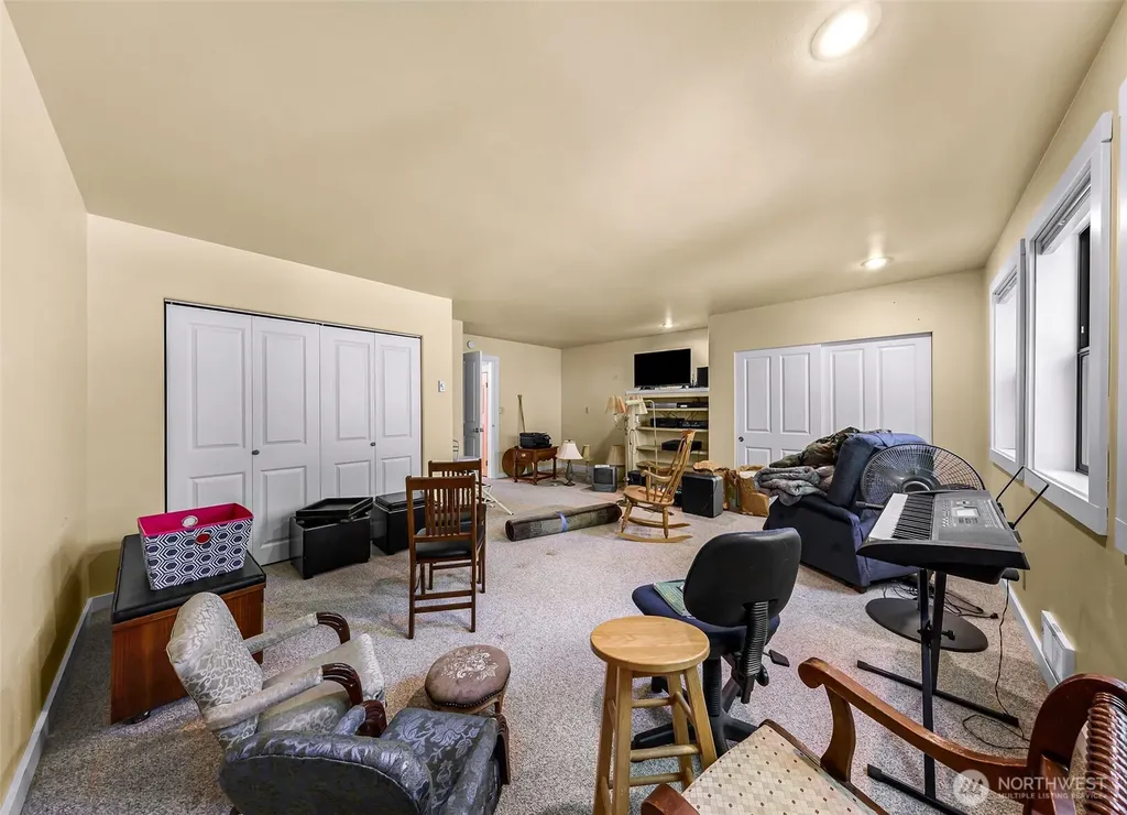 6701 Holst Road Clinton WA 98236