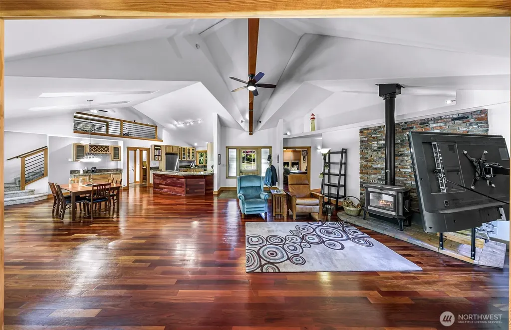 6701 Holst Road Clinton WA 98236