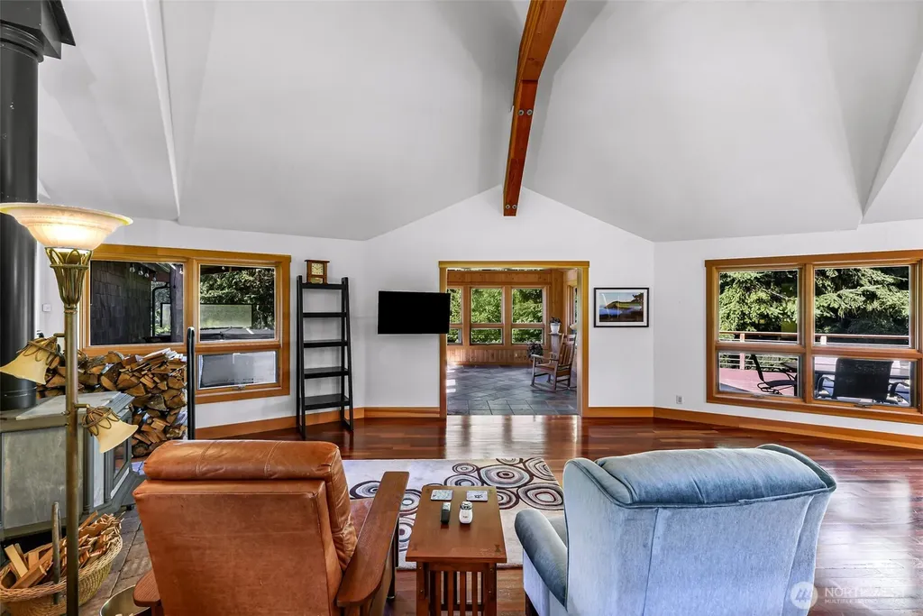 6701 Holst Road Clinton WA 98236