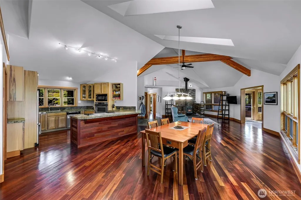 6701 Holst Road Clinton WA 98236