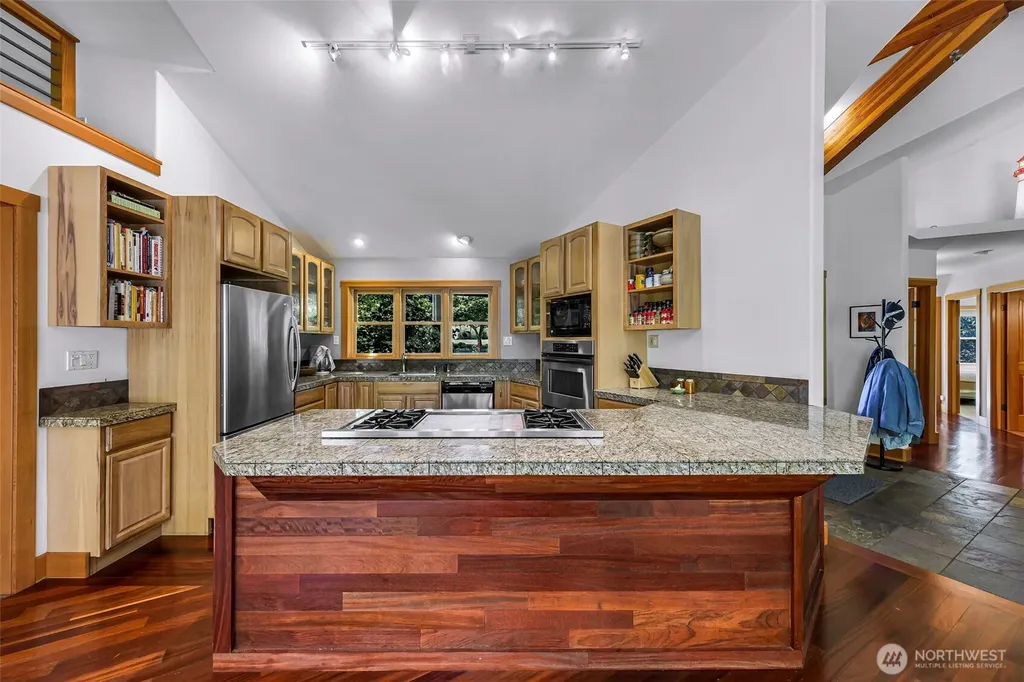 6701 Holst Road Clinton WA 98236