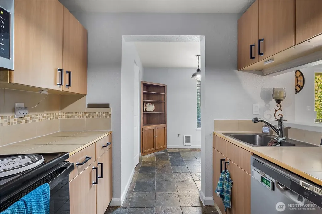 32304 4th Place S Federal Way WA 98003