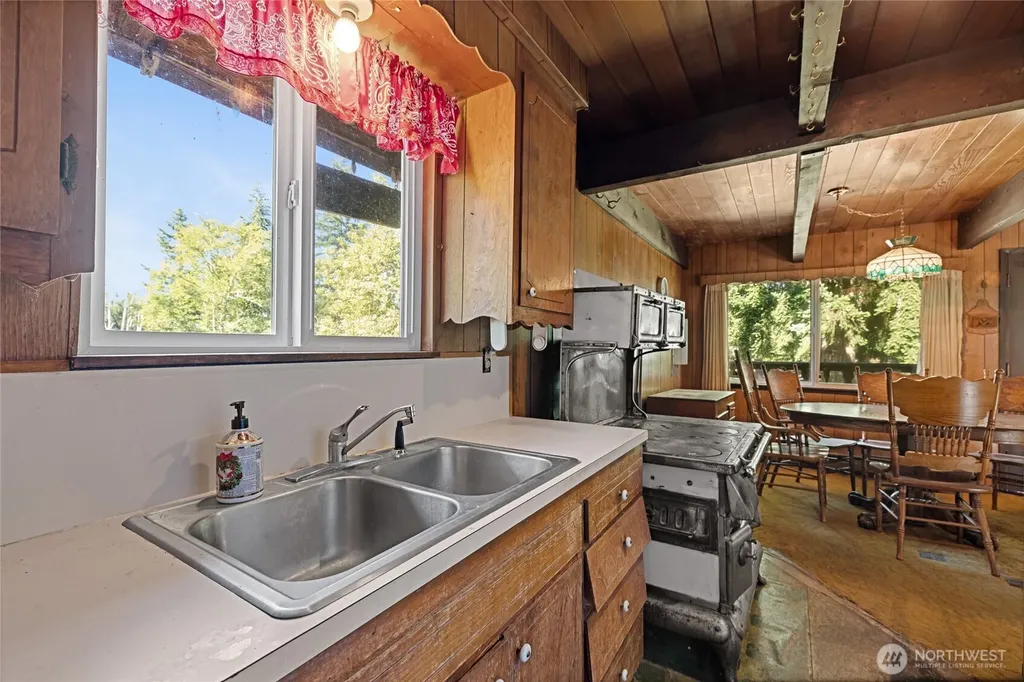 11413 501st Street E Eatonville WA 98328