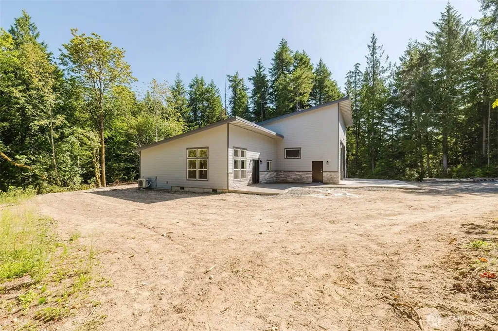 5170 SE Lars Hanson Port Orchard WA 98367