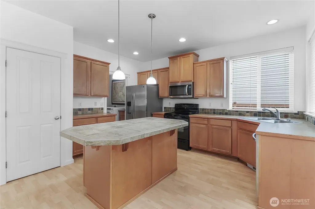 17210 139th Avenue E Puyallup WA 98374