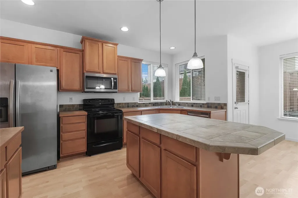 17210 139th Avenue E Puyallup WA 98374