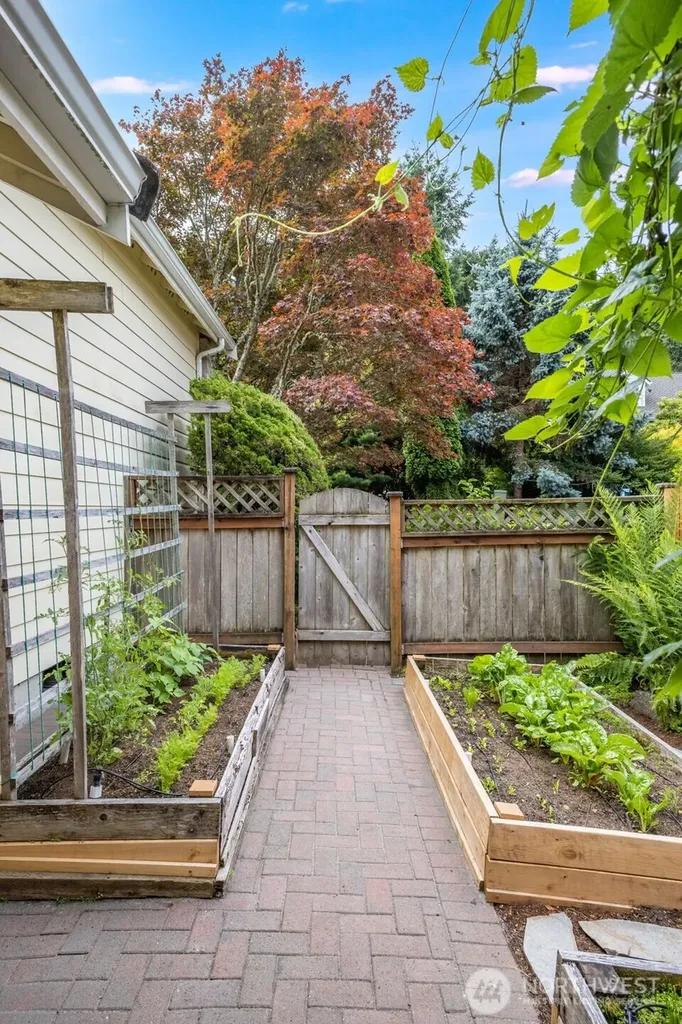 403 Sheridan Place Steilacoom WA 98388