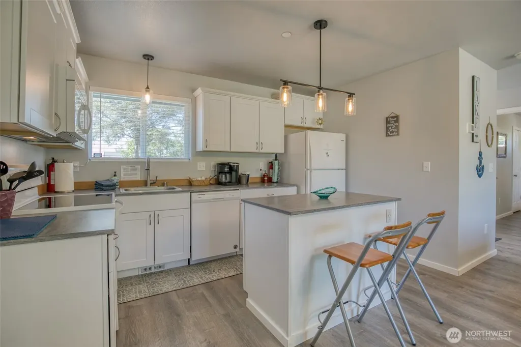 998 Point Brown Avenue SE Ocean Shores WA 98569