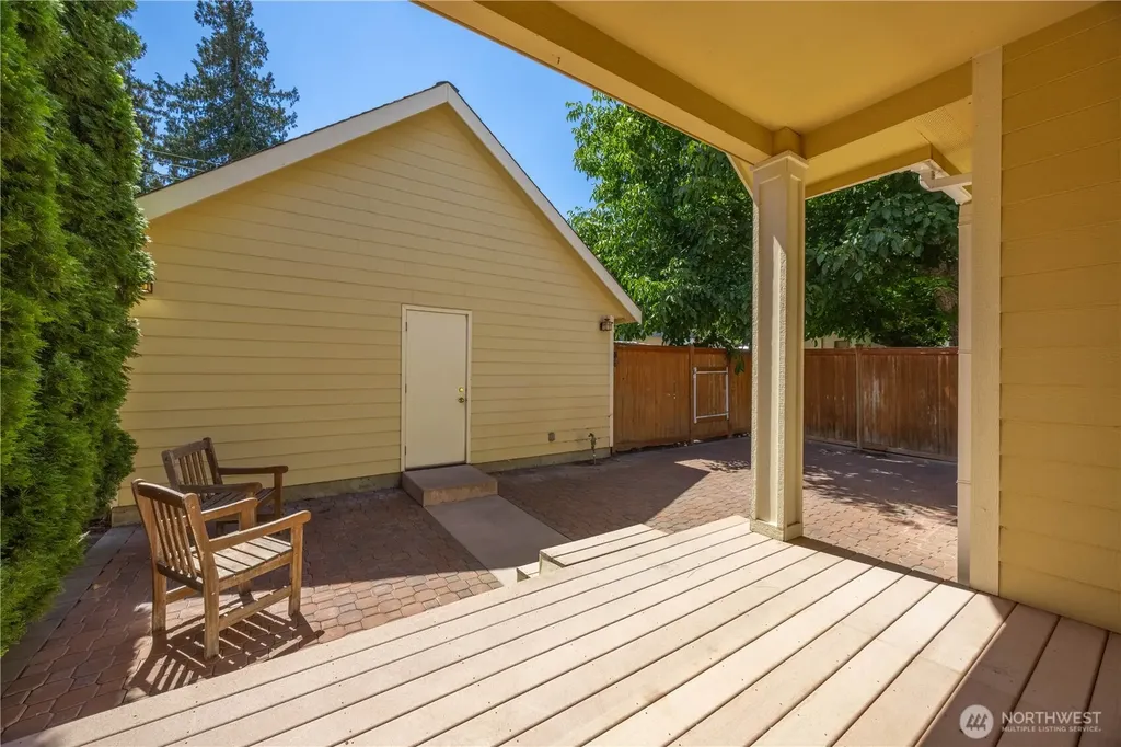 2109 W Terrace Avenue Chelan WA 98816
