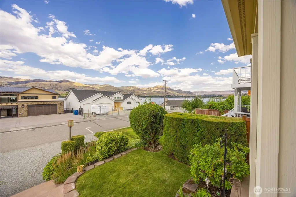 2109 W Terrace Avenue Chelan WA 98816