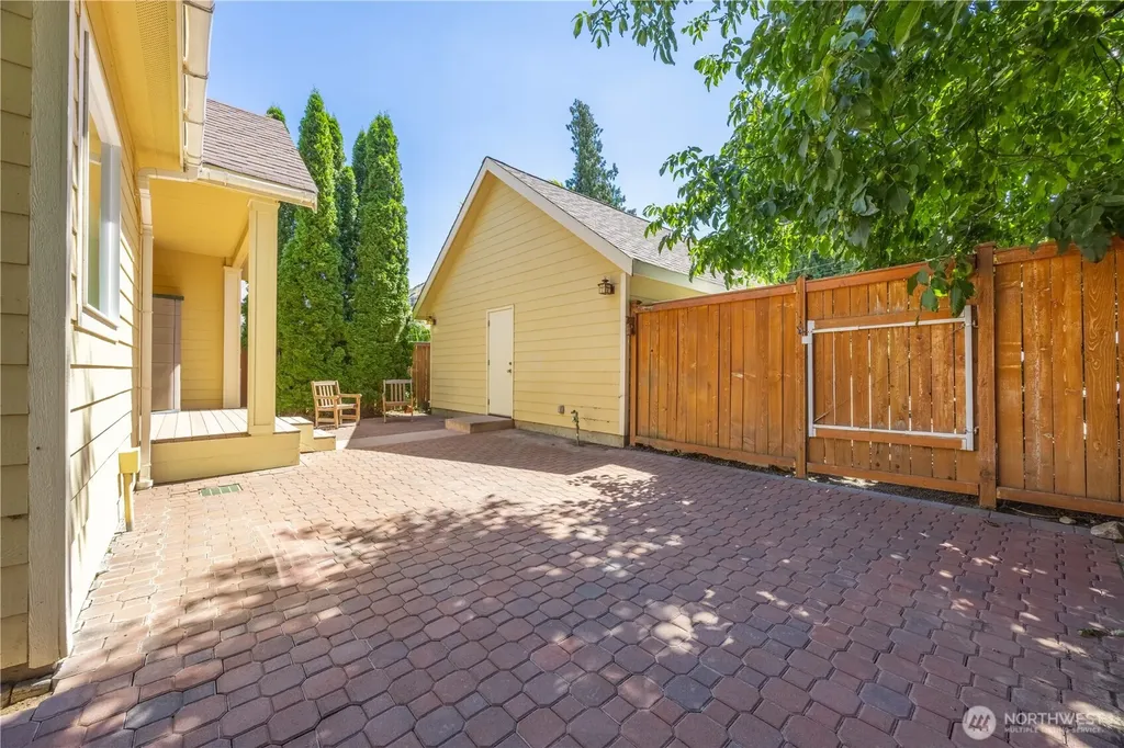 2109 W Terrace Avenue Chelan WA 98816