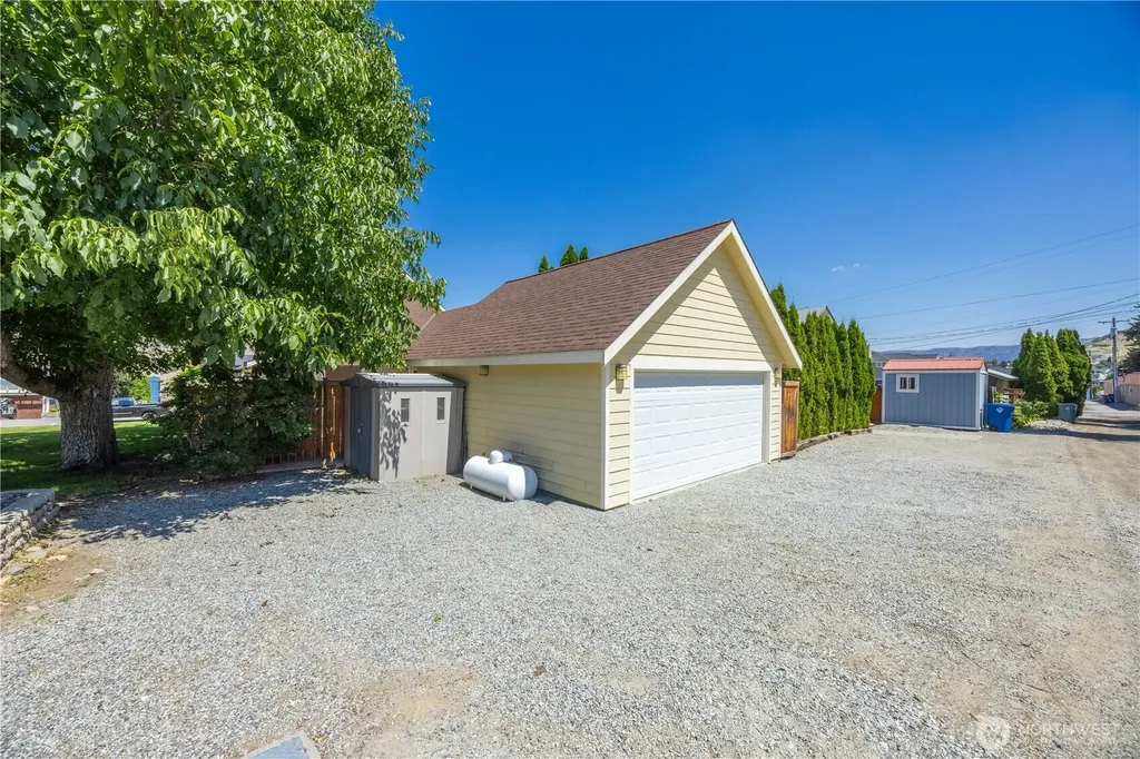 2109 W Terrace Avenue Chelan WA 98816