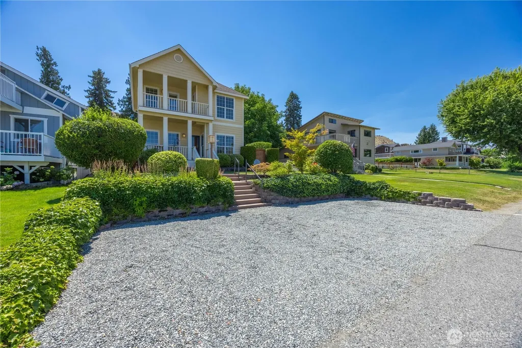 2109 W Terrace Avenue Chelan WA 98816