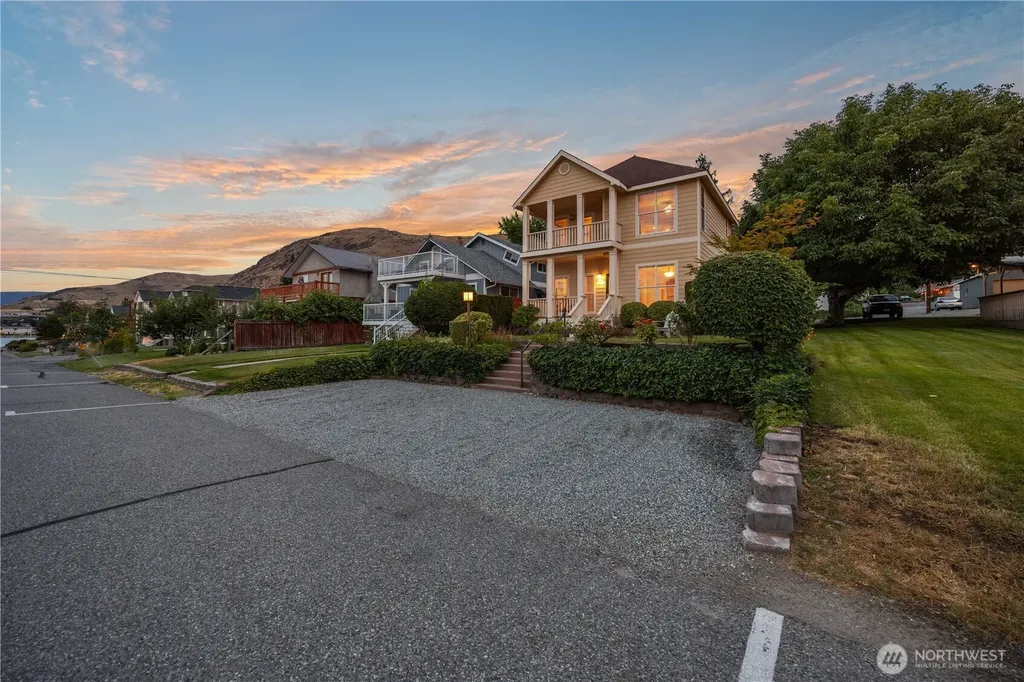 2109 W Terrace Avenue Chelan WA 98816