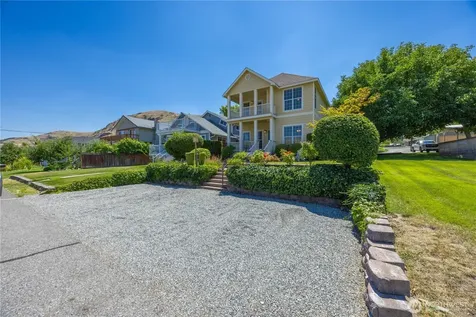 2109 W Terrace Avenue Chelan WA 98816