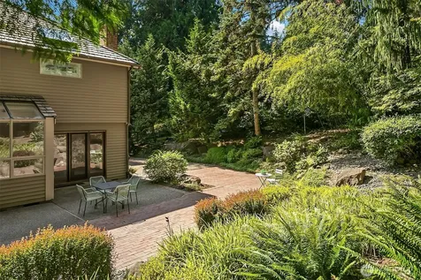 13016 207th Avenue SE Issaquah WA 98027