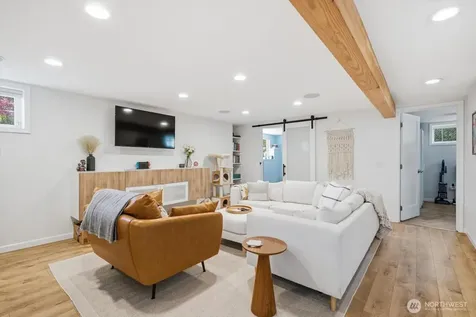 10038 13th Avenue NW Seattle WA 98177