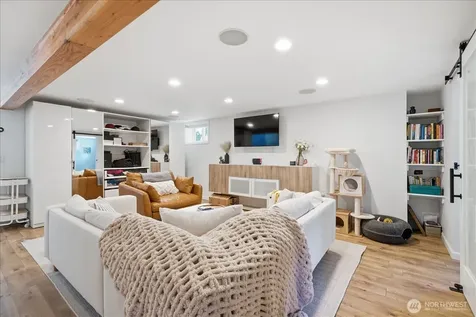 10038 13th Avenue NW Seattle WA 98177