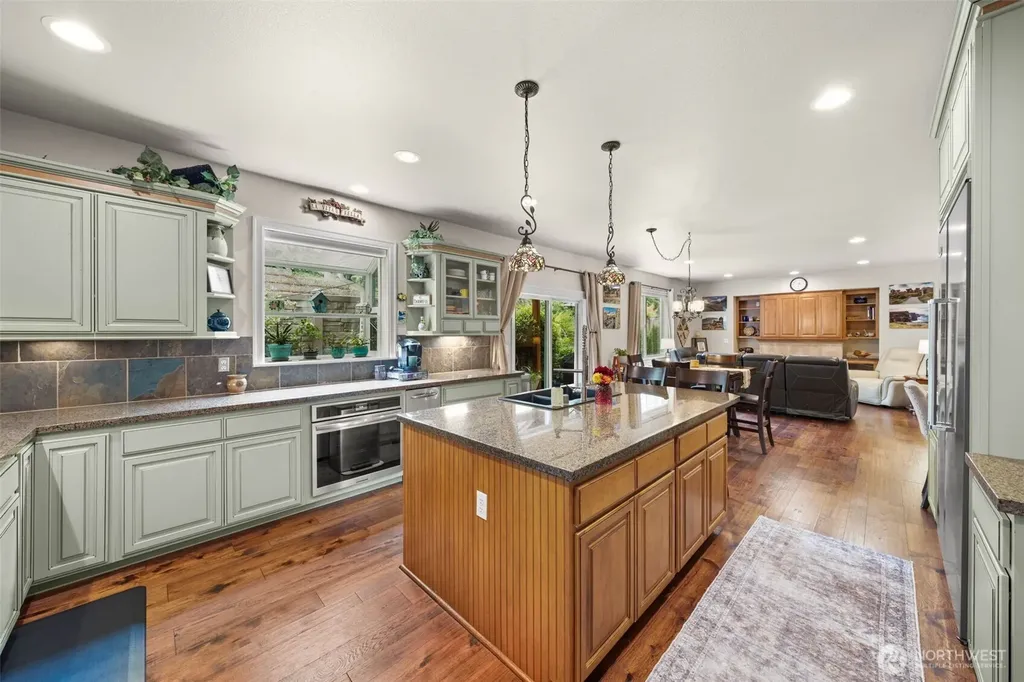 2010 30th Street Ct SE Puyallup WA 98372