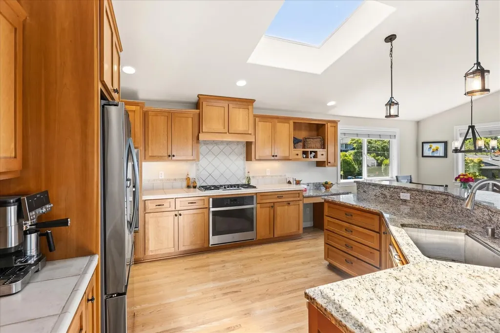 809 Driftwood Place Edmonds WA 98020