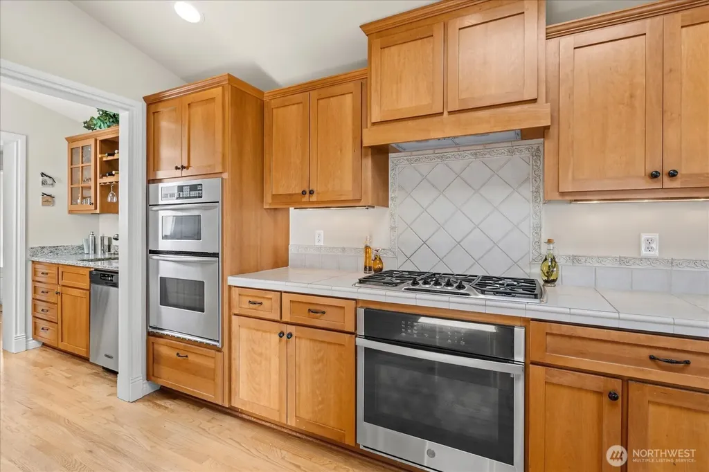 809 Driftwood Place Edmonds WA 98020