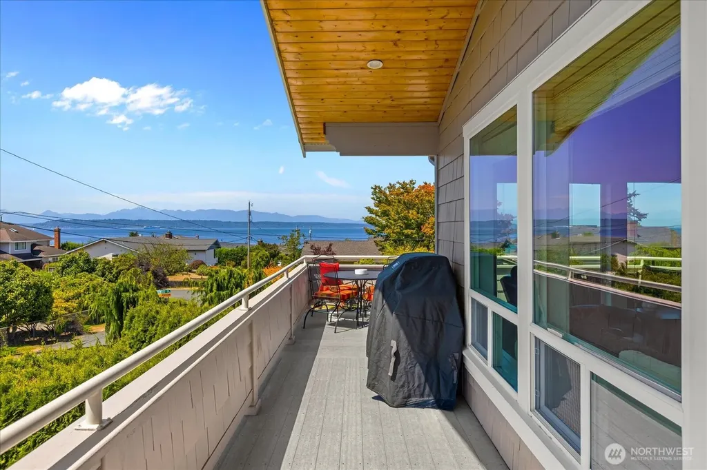 809 Driftwood Place Edmonds WA 98020