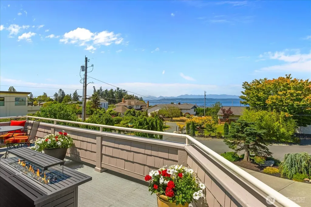809 Driftwood Place Edmonds WA 98020