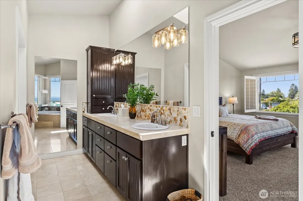 809 Driftwood Place Edmonds WA 98020