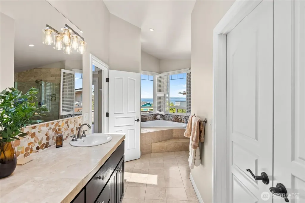 809 Driftwood Place Edmonds WA 98020