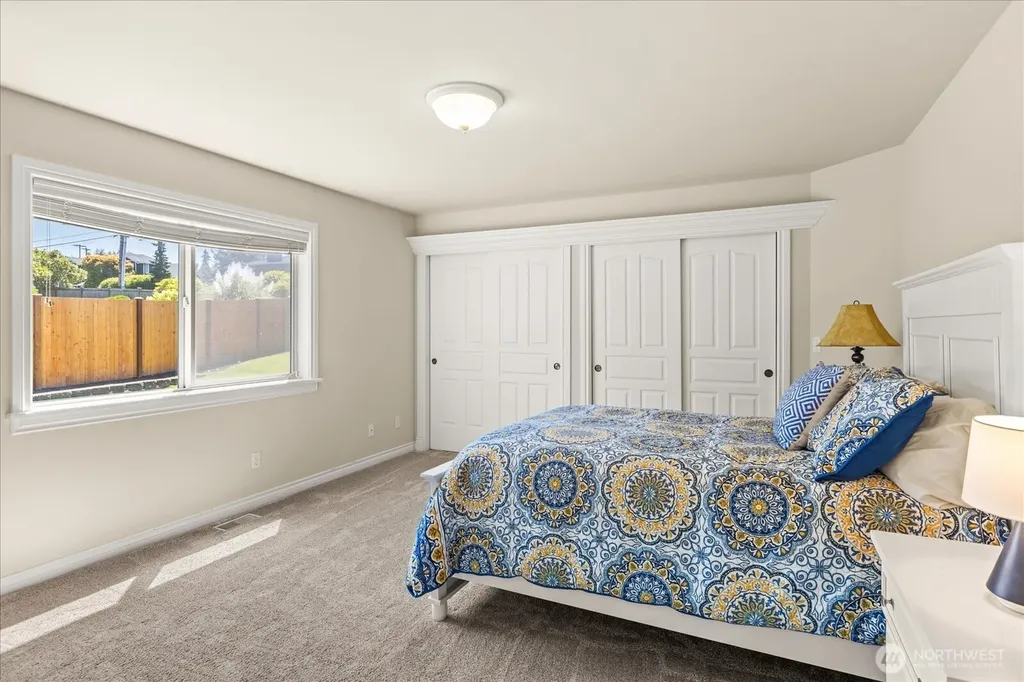 809 Driftwood Place Edmonds WA 98020