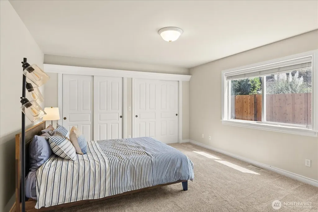 809 Driftwood Place Edmonds WA 98020