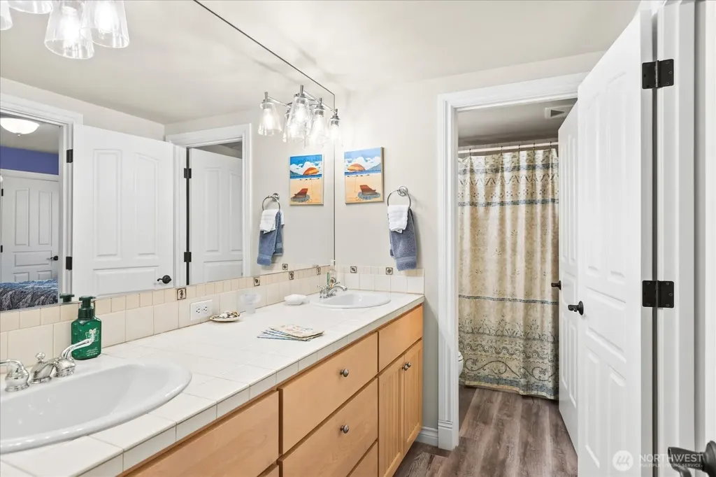 809 Driftwood Place Edmonds WA 98020
