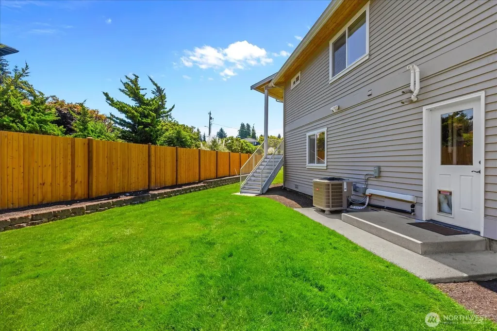809 Driftwood Place Edmonds WA 98020
