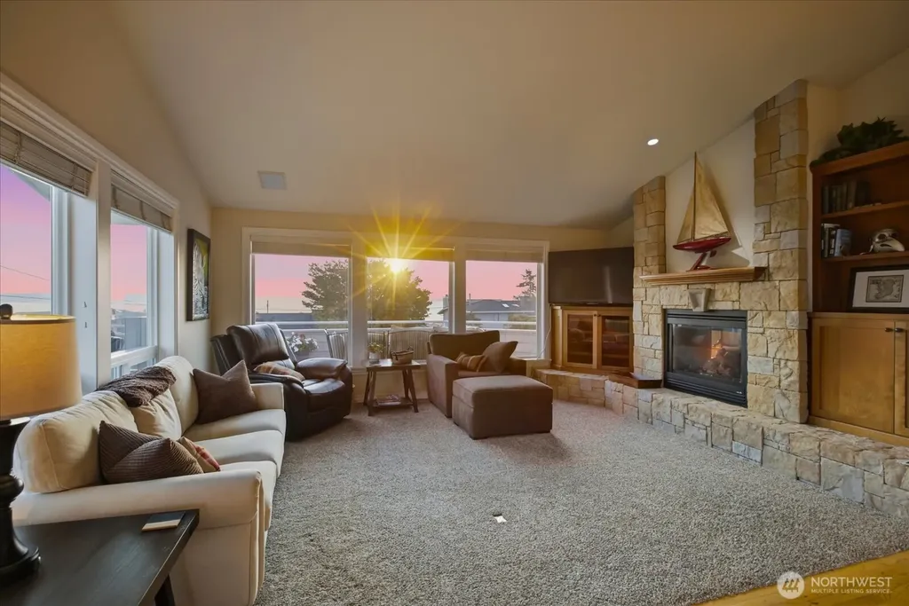 809 Driftwood Place Edmonds WA 98020