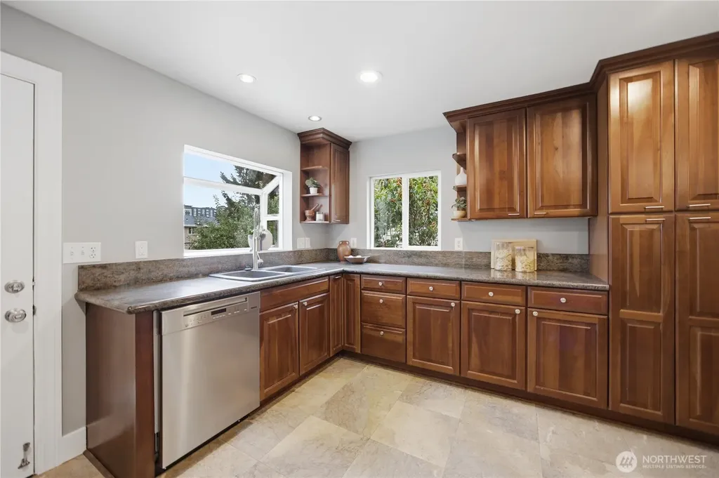 7623 46th Avenue S Seattle WA 98118