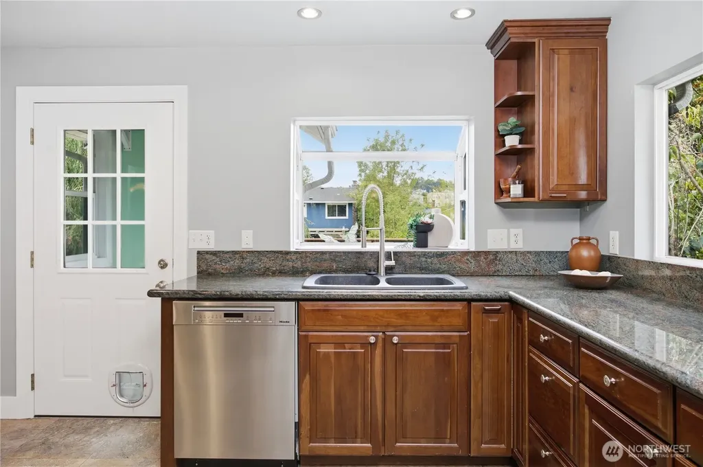7623 46th Avenue S Seattle WA 98118