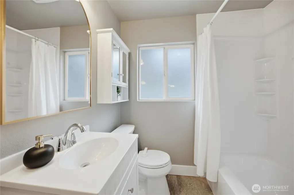 7623 46th Avenue S Seattle WA 98118