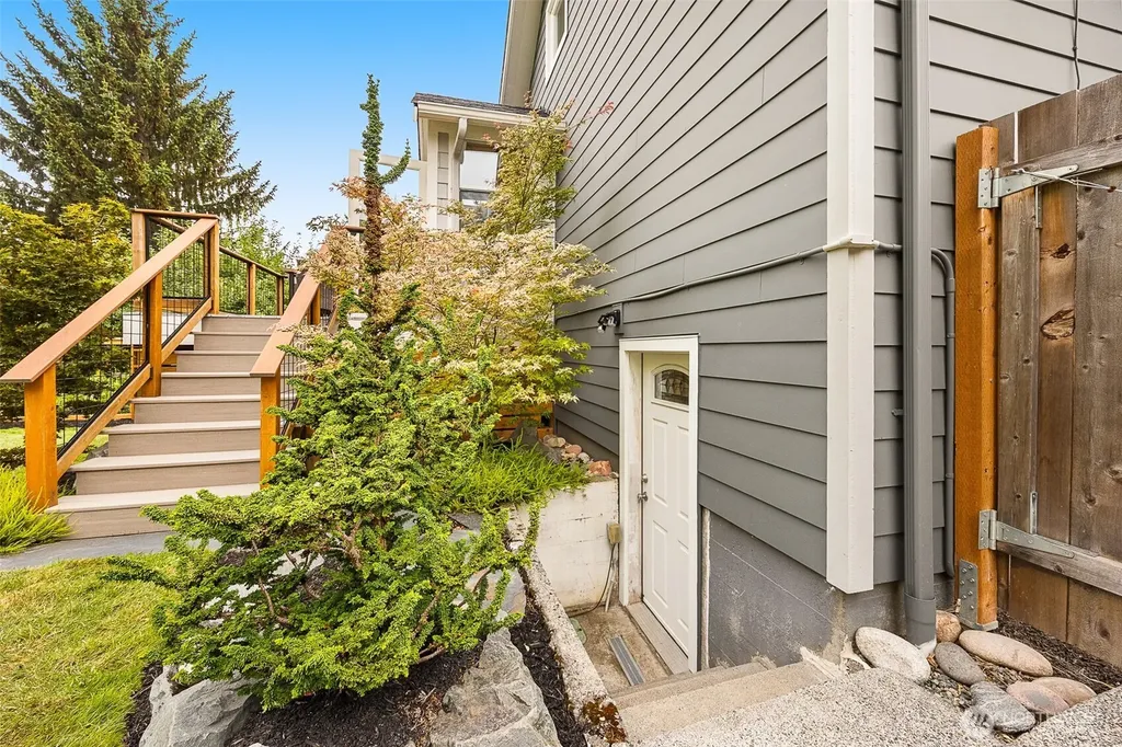 7623 46th Avenue S Seattle WA 98118