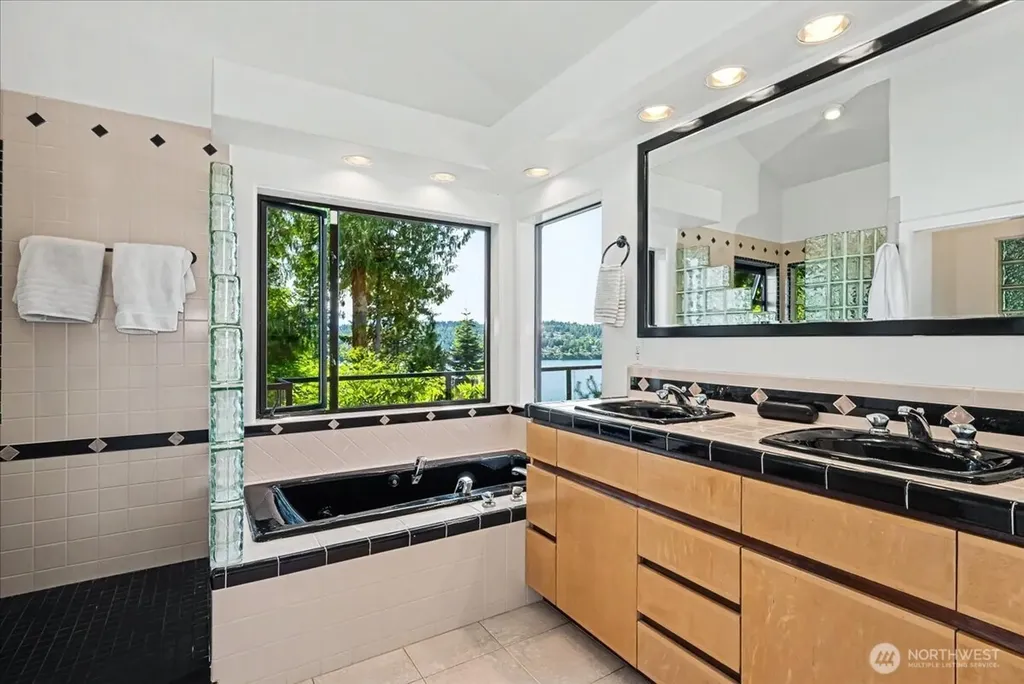 1385 E Ludlow Ridge Road Port Ludlow WA 98365