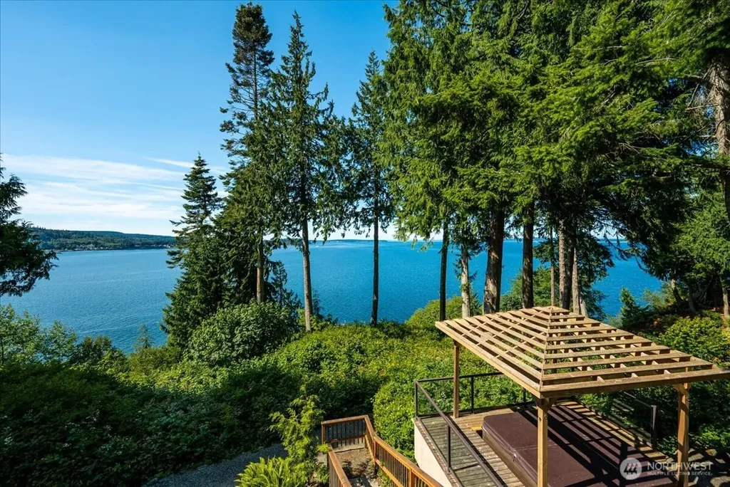 1385 E Ludlow Ridge Road Port Ludlow WA 98365