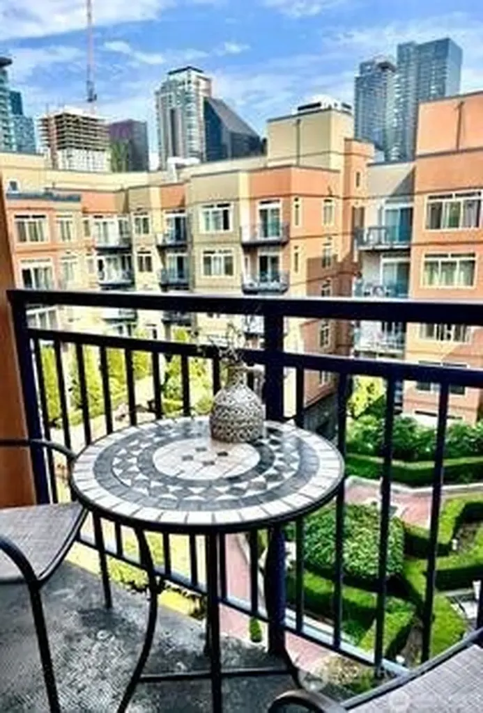 2414 1st Avenue Seattle WA 98121