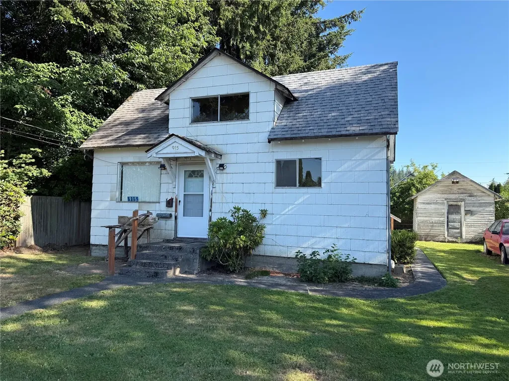 915 Greenleaf Avenue Burlington WA 98233