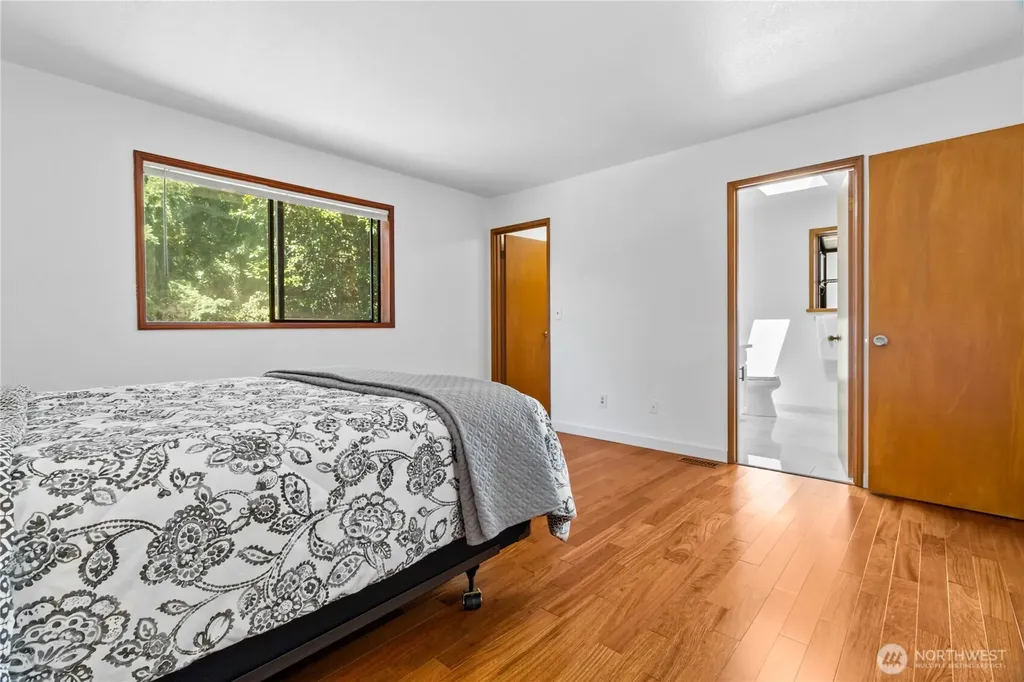 32827 12th Avenue SW Federal Way WA 98023