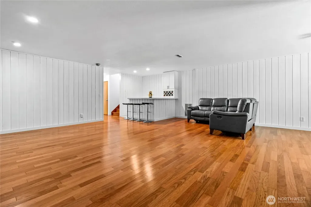 32827 12th Avenue SW Federal Way WA 98023
