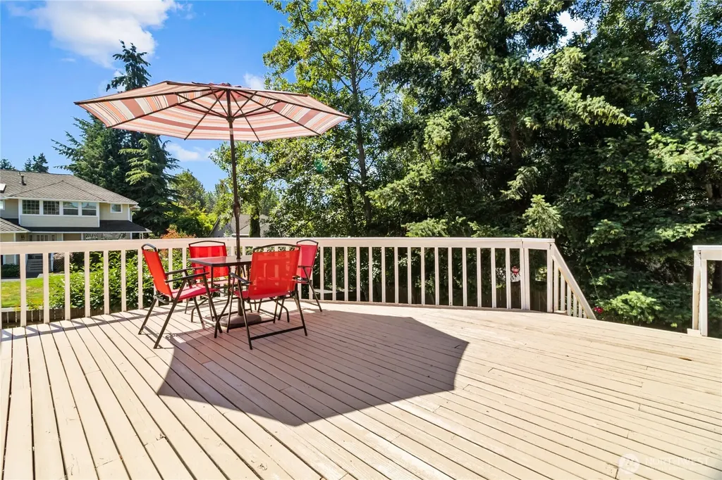 32827 12th Avenue SW Federal Way WA 98023
