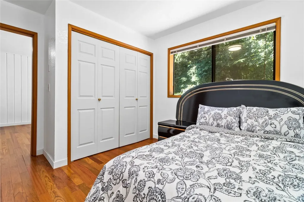 32827 12th Avenue SW Federal Way WA 98023