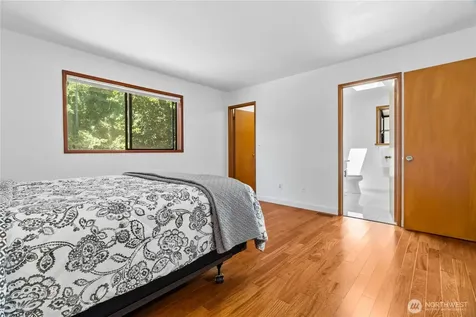 32827 12th Avenue SW Federal Way WA 98023