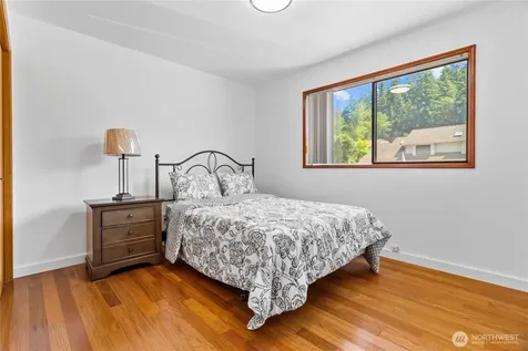32827 12th Avenue SW Federal Way WA 98023