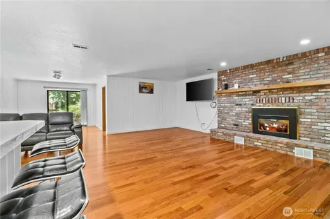 32827 12th Avenue SW Federal Way WA 98023