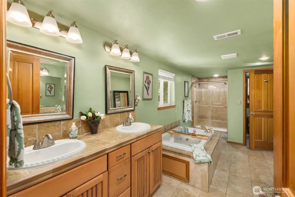 34059 Bridge View Drive NE Kingston WA 98346
